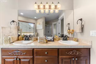 6338 SE Dunbar Dr, Portland, OR 97236 - Photo 25