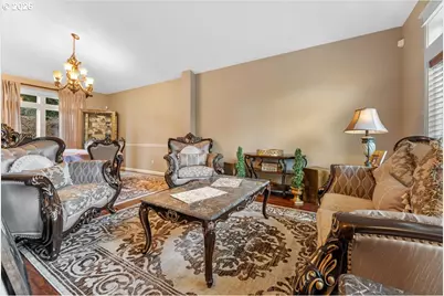 6338 SE Dunbar Dr, Portland, OR 97236 - Photo 7