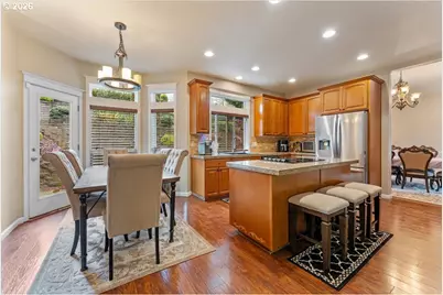 6338 SE Dunbar Dr, Portland, OR 97236 - Photo 11