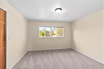 1043 F St, Springfield, OR 97477 - Photo 15