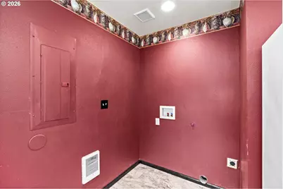 1043 F St, Springfield, OR 97477 - Photo 11