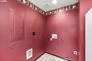 1043 F St, Springfield, OR 97477 - Photo 11