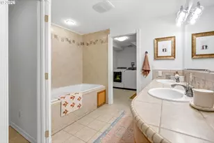 10455 SW Ridgeview Ln, Portland, OR 97219 - Photo 19