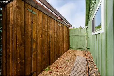 3475 Ferry St, Eugene, OR 97405 - Photo 33