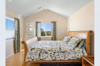 5218 SW View Point Ter, Portland, OR 97239 - Photo 19