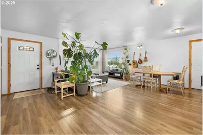 2305 7th St, Tillamook, OR 97141 - Photo 7