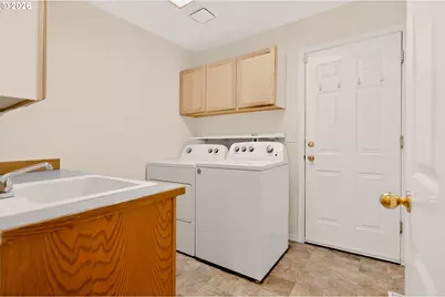 1747 SE 60th Ave, Hillsboro, OR 97123 - Photo 25