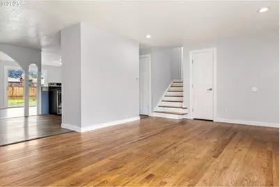 1203 NE 190th Pl, Portland, OR 97230 - Photo 9