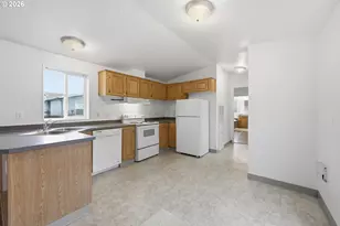 23140 NE Halsey St, Wood Village, OR 97060 - Photo 11