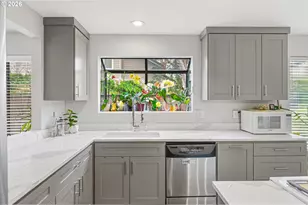 401 N Tomahawk Island Dr, Portland, OR 97217 - Photo 13