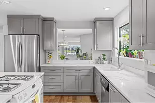 401 N Tomahawk Island Dr, Portland, OR 97217 - Photo 11