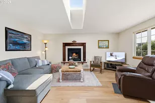 870 11th St SW, Bandon, OR 97411 - Photo 5
