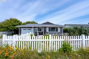 870 11th St SW, Bandon, OR 97411 - Photo 19