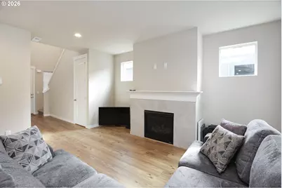 2437 W 8th Ave, Junction City, OR 97448 - Photo 3