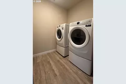 2437 W 8th Ave, Junction City, OR 97448 - Photo 17