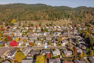 1204 E 2nd Ave, Sutherlin, OR 97479 - Photo 37