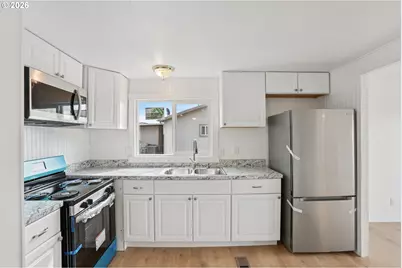 690 SW Liberty Bell Dr, Beaverton, OR 97006 - Photo 7