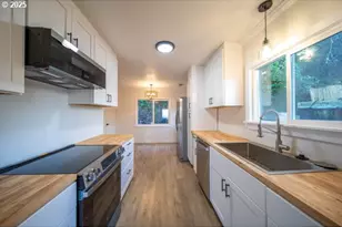 428 Elm Ave, Reedsport, OR 97467 - Photo 9