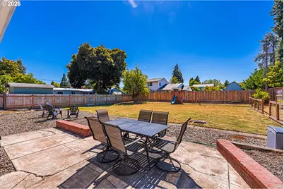 2410 Gilham Rd, Eugene, OR 97408 - Photo 23