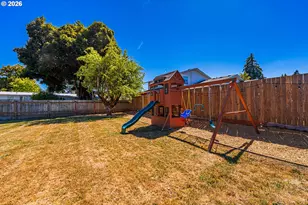 2410 Gilham Rd, Eugene, OR 97408 - Photo 25
