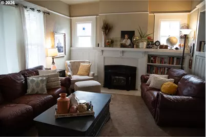 645 Juniper St, Junction City, OR 97448 - Photo 3