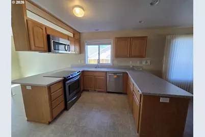204 Greyfox Dr, Sutherlin, OR 97479 - Photo 7