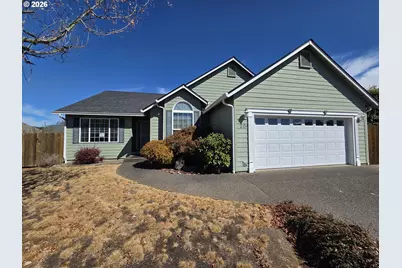 204 Greyfox Dr, Sutherlin, OR 97479 - Photo 1