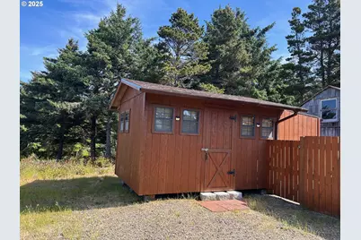 88433 2nd Ave, Florence, OR 97439 - Photo 7