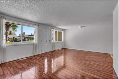 180 Woodcrest Ct, Woodburn, OR 97071 - Photo 5