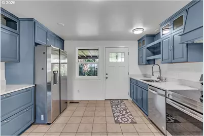 180 Woodcrest Ct, Woodburn, OR 97071 - Photo 9