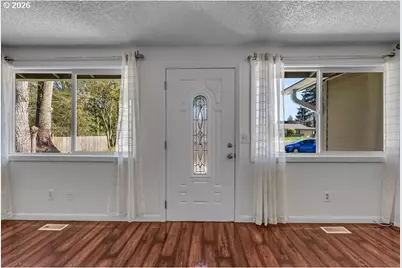 180 Woodcrest Ct, Woodburn, OR 97071 - Photo 3