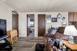 1225 W 10th Ave, Junction City, OR 97448 - Photo 15