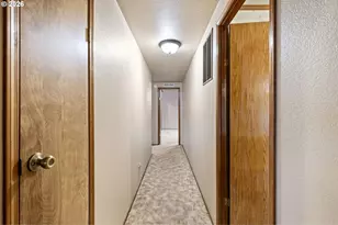 658 S 57th St, Springfield, OR 97478 - Photo 15