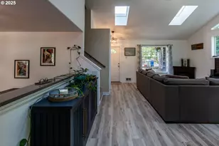 4364 Fox Hollow Rd, Eugene, OR 97405 - Photo 9