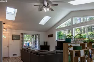 4364 Fox Hollow Rd, Eugene, OR 97405 - Photo 11