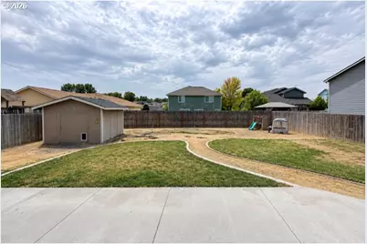 1396 NE Gladys Dr, Hermiston, OR 97838 - Photo 9