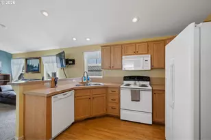105 10th St, Garibaldi, OR 97118 - Photo 11