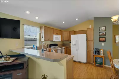 105 10th St, Garibaldi, OR 97118 - Photo 9