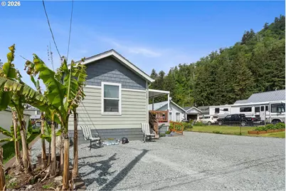105 10th St, Garibaldi, OR 97118 - Photo 3