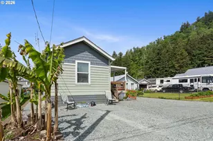 105 10th St, Garibaldi, OR 97118 - Photo 3
