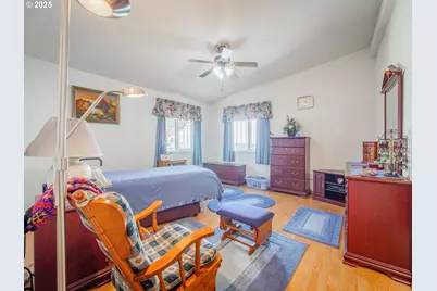 1808 NE 61st Cir, Vancouver, WA 98665 - Photo 13