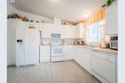 1808 NE 61st Cir, Vancouver, WA 98665 - Photo 9