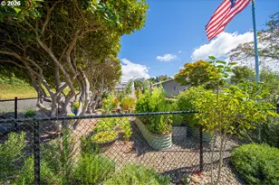 1144 Winchester Ave, Winchester Bay, OR 97467 - Photo 13
