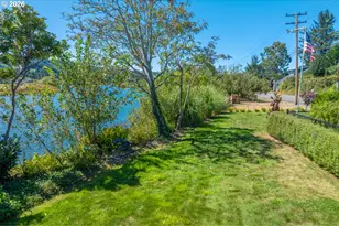 1144 Winchester Ave, Winchester Bay, OR 97467 - Photo 9