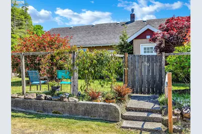 84 SE 10th Pl, Warrenton, OR 97146 - Photo 5