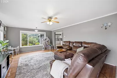 611 Fairchild St, Canyonville, OR 97417 - Photo 5