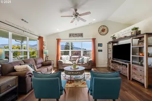 530 Tanglewood St, Sutherlin, OR 97479 - Photo 9