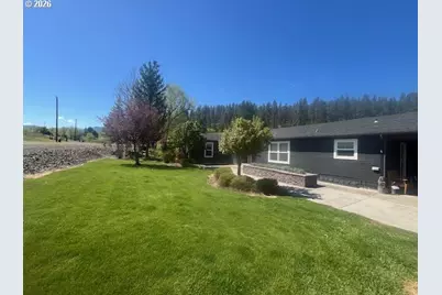 506 S Holmes St, Wallowa, OR 97885 - Photo 3