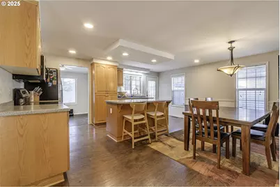 211 SE 33rd Ave, Hillsboro, OR 97123 - Photo 5