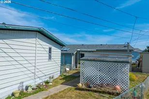1413 Hawthorne 33 Ave, Reedsport, OR 97467 - Photo 29